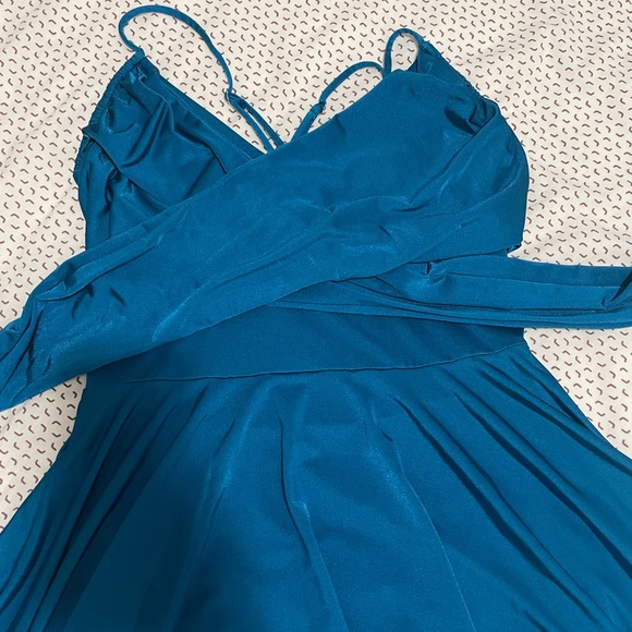 Dress - Picture 3 of 4